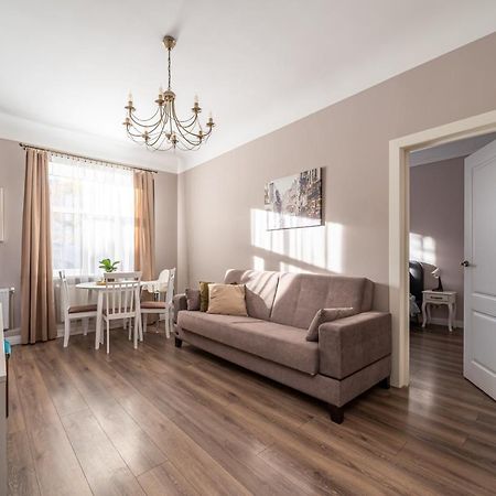 Stylish Latvian Classic 1-Bedroom Apartment Near City Center, Parks & Public Transport Links Ρίγα Εξωτερικό φωτογραφία