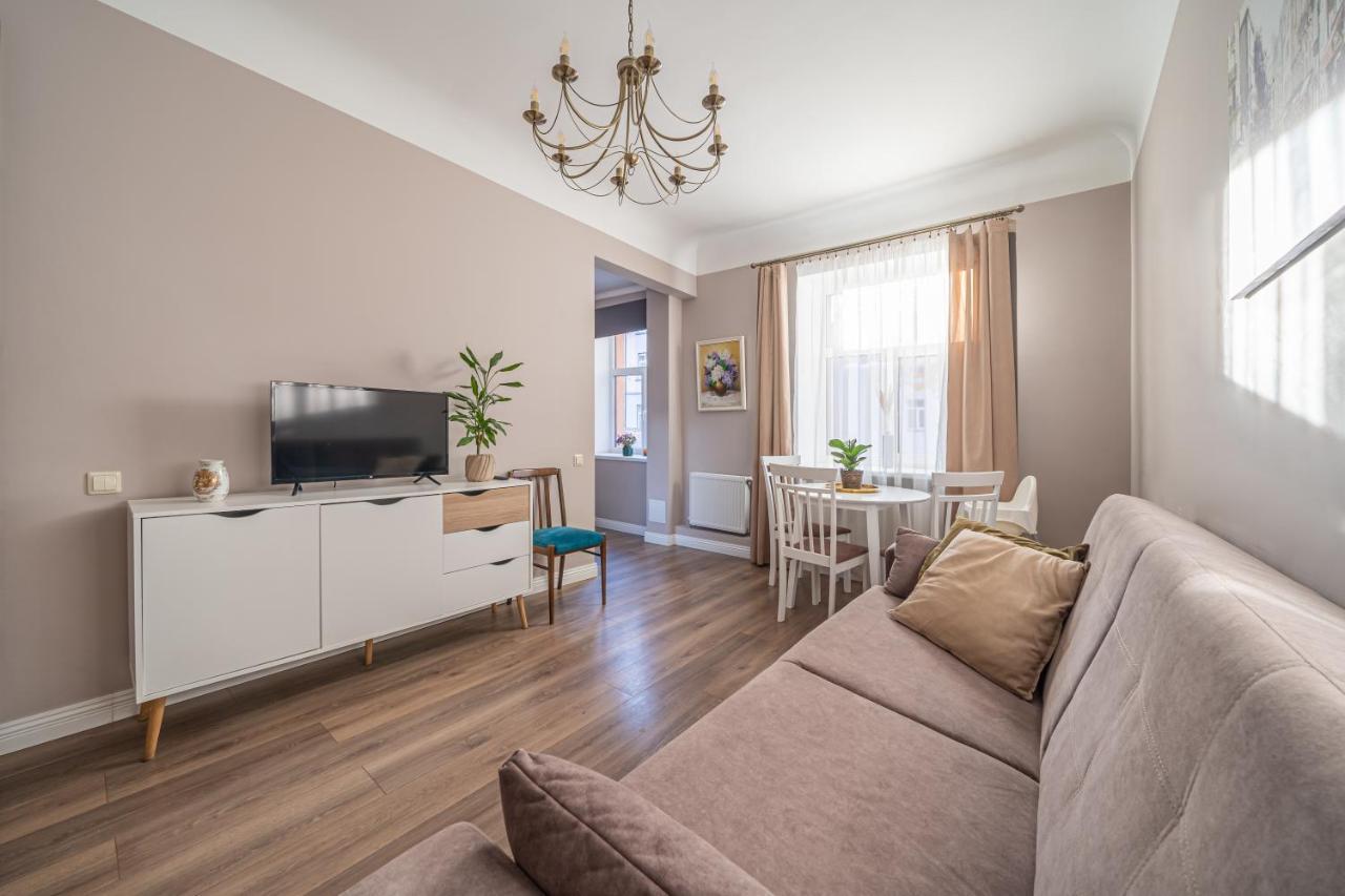 Stylish Latvian Classic 1-Bedroom Apartment Near City Center, Parks & Public Transport Links Ρίγα Εξωτερικό φωτογραφία