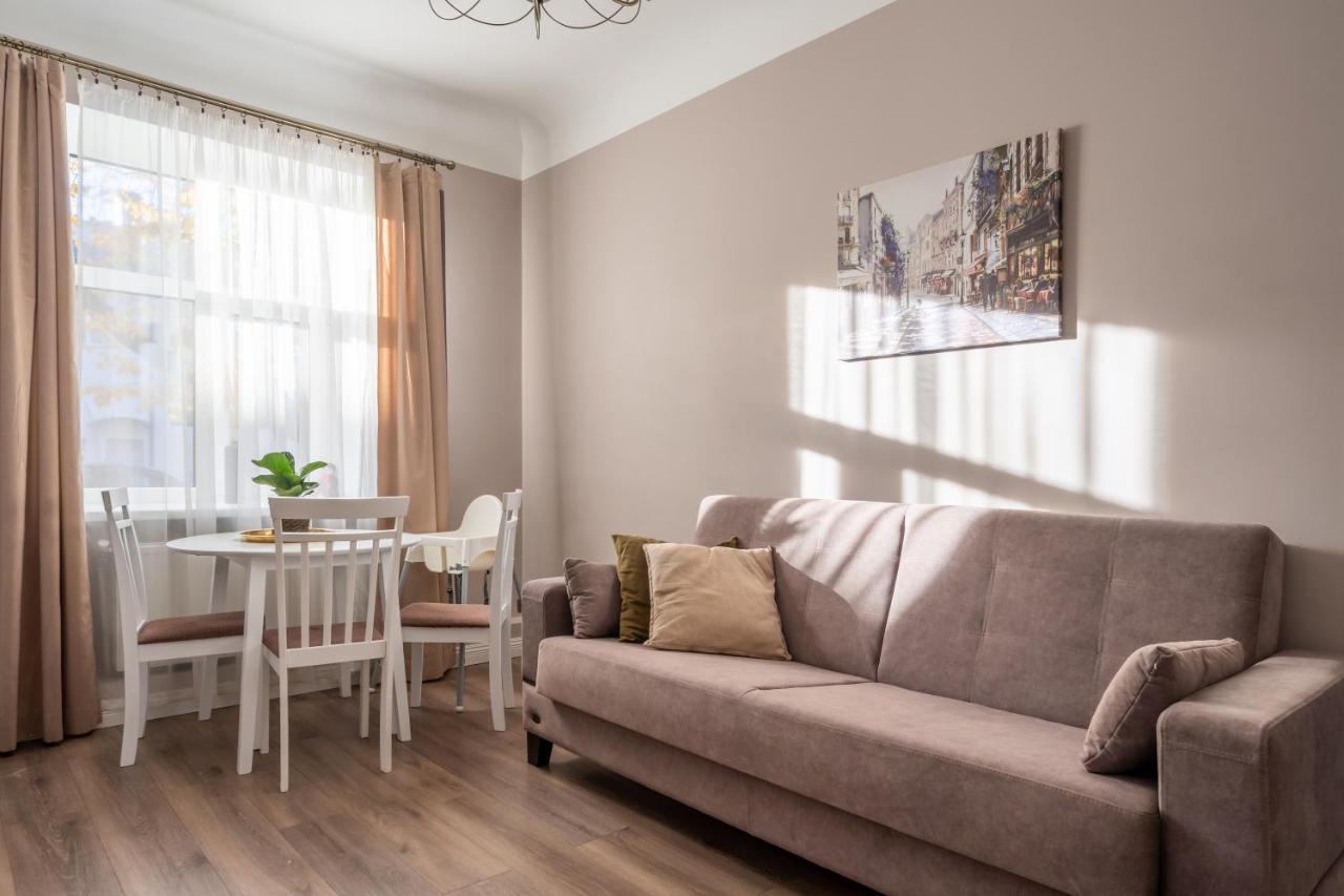 Stylish Latvian Classic 1-Bedroom Apartment Near City Center, Parks & Public Transport Links Ρίγα Εξωτερικό φωτογραφία