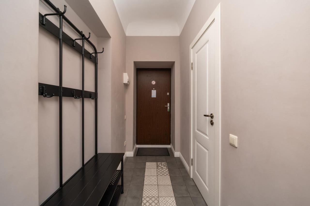 Stylish Latvian Classic 1-Bedroom Apartment Near City Center, Parks & Public Transport Links Ρίγα Εξωτερικό φωτογραφία